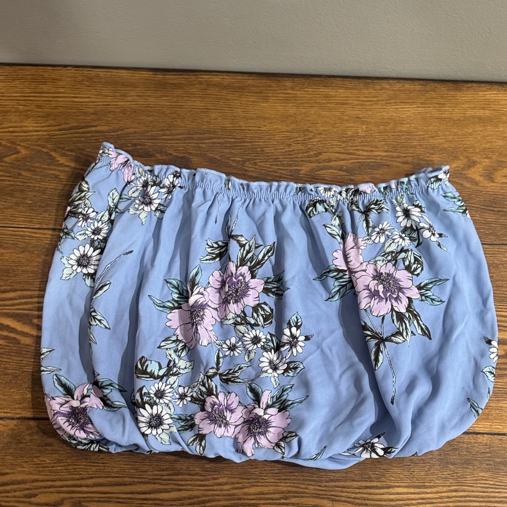 Charlotte Russe Blue Floral Women's tube top size M. Elastic top and bottom.